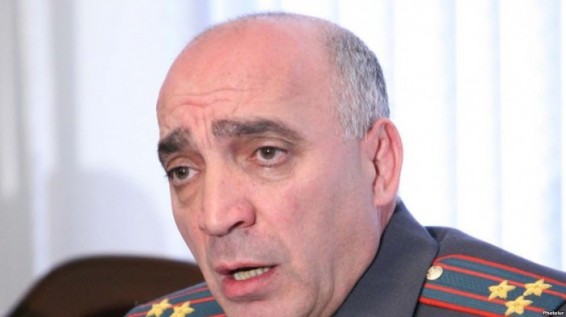 Գնդապետը ոչ թե հեռացվել է, այլ՝ թոշակի է անցել, նա ոչ թե «գրավել», այլ մուտք է գործել սեփական հյուրանոց