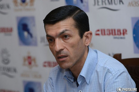 Դատարանում ծեծի ենթարկված Արայիկ Խանդոյանը գլխի ու երիկամների ցավեր ունի. պաշտպան. tert.am