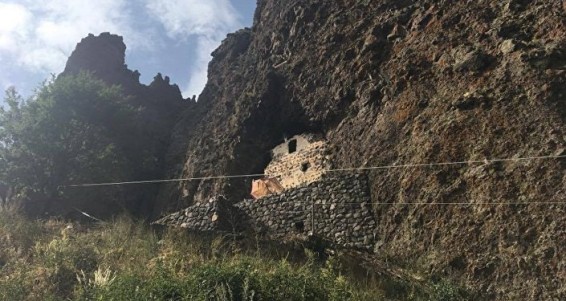 Սուրբ կույսի բուժիչ արցունքները` Արայի լեռան մատուռում