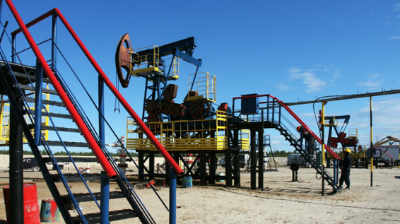 Мировые цены на нефть снижаются в среду утром