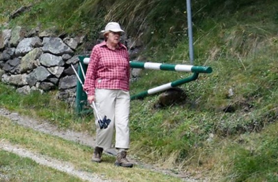 Հայքինգի ժամանակ Մերկելին նույն վայրում և նույն հագուստով լուսնակարել են հինգերորդ տարին անընդմեջ