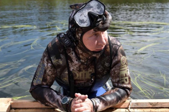 Video. Համացանցում հայտնվել է Պուտինի ստորջրյա ձկնորսության տեսագրությունը