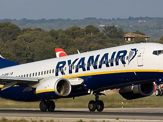 Բրիտանական ավիաընկերությունը կոչ է անում կրճատել ոգելից խմիչքի վաճառքը միջադեպերի կտրուկ աճի պատճառով