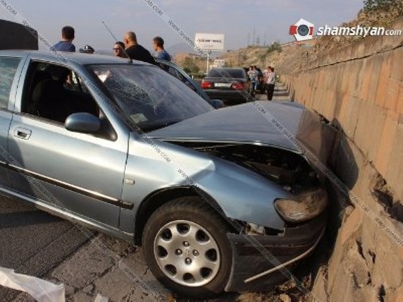 Կոտայքում «Օպելը» բախվել է «Պեժո»-ին. վերջինս էլ բախվել պատին. «Օպելի» վարորդը եղել է ոչ սթափ վիճակում