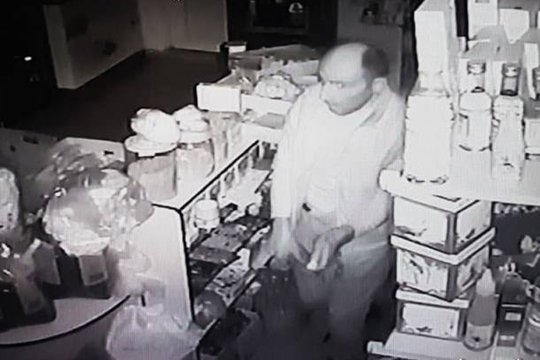 Անհայտ անձը մտել է Արարատի բնակչի տան բակում գործող առևտրի սրահ և հափշտակել կանխիկ գումար