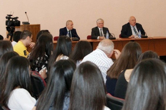 Էդվարդ Նալբանդյանը ԵՊՀ-ում դասախոսություն է կարդացել