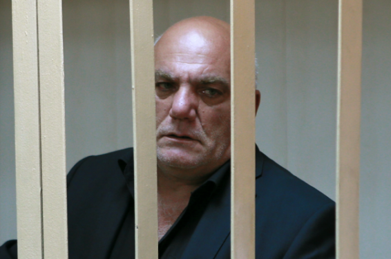 Մոսկովյան դատարանը 12 տարվա ազատազրկման է դատապարտել «Սիթիբանկում» պատանդներ վերցրած Արամ Պետրոսյանին