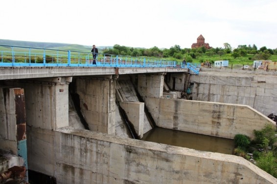 Իջևանում փլուզվել է ՀԷԿ-ի պատվարը. 47-ամյա աշխատակցին գետը քշել, տարել է