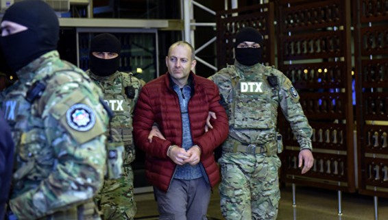 Президент Азербайджана помиловал блогера Лапшина