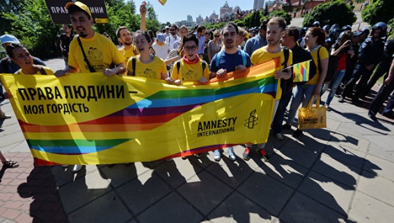 ЛГБТ-сообщество на Украине требует предоставить им родительские права